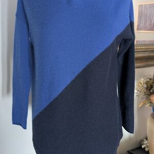 C by Bloomingdales Blue and Black Colorblock Sweater sz S
